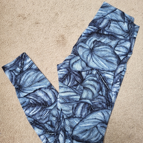 NWOT! Rare blue leaf print Lululemon wunder under Hi-rise leggings size 10! - Picture 7 of 8